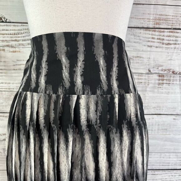 Christopher & Banks Skirt size 14 Petite Black Gray Sheer Pleated Above Knee - Picture 5 of 10